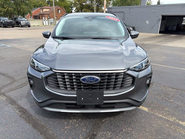 Certified 2025 Ford Escape Platinum AWD/4WD image 2