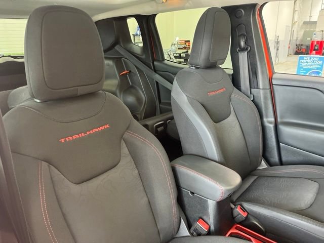 Used 2018 Jeep Renegade Trailhawk w/ UConnect 8.4 Nav Group AWD/4WD image 35