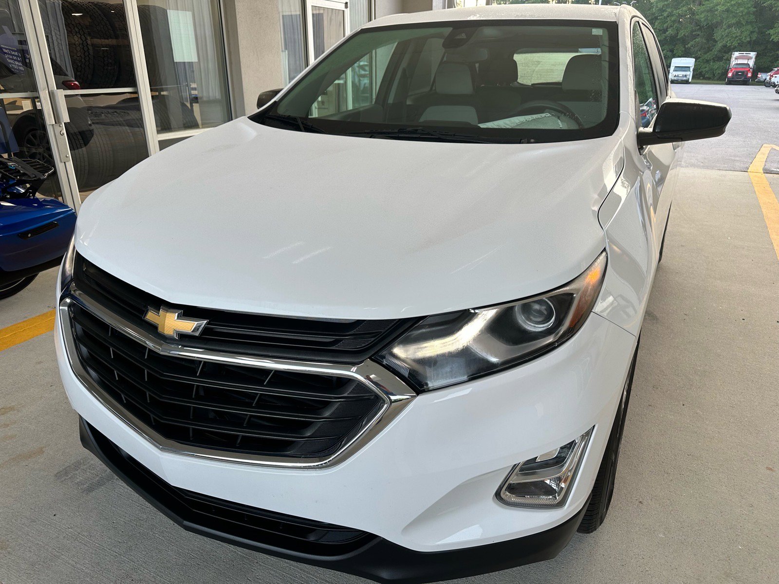 Used 2021 Chevrolet Equinox LS w/ LS Convenience Package FWD image 2