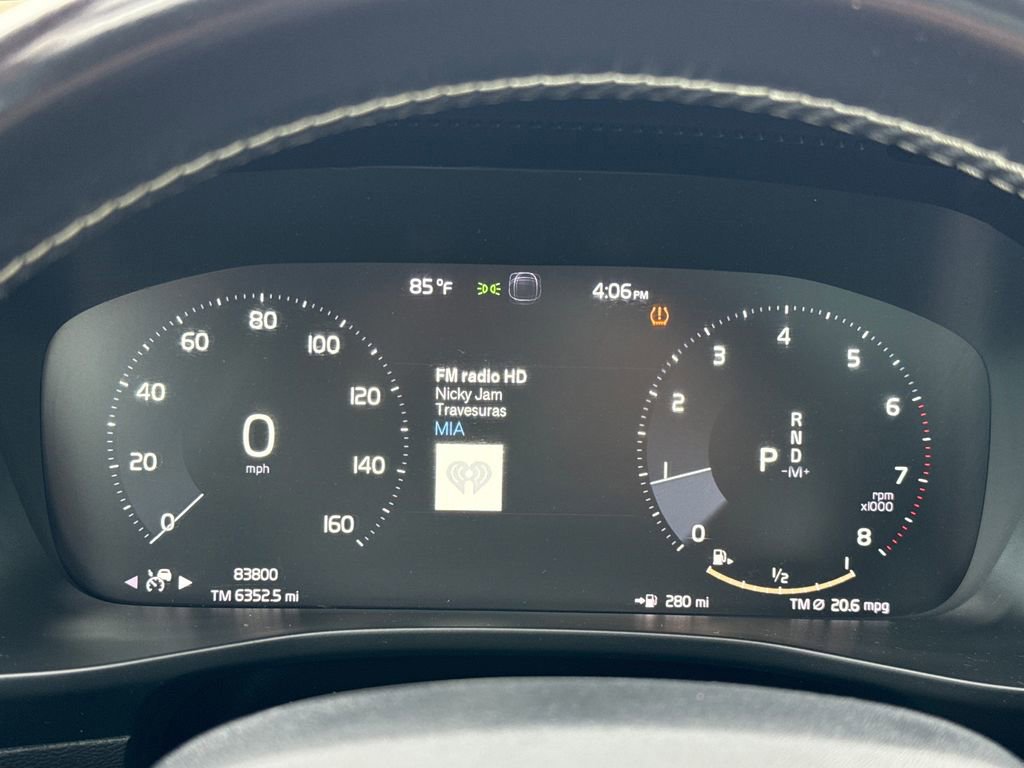 Used 2019 Volvo XC40 T5 R-Design image 16