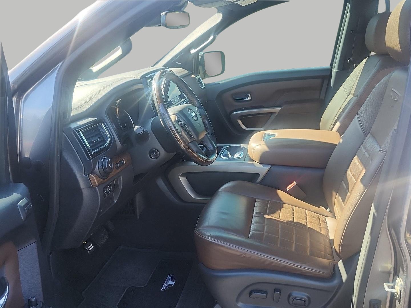 Used 2021 Nissan Titan Platinum Reserve w/ Moonroof Package AWD/4WD image 13