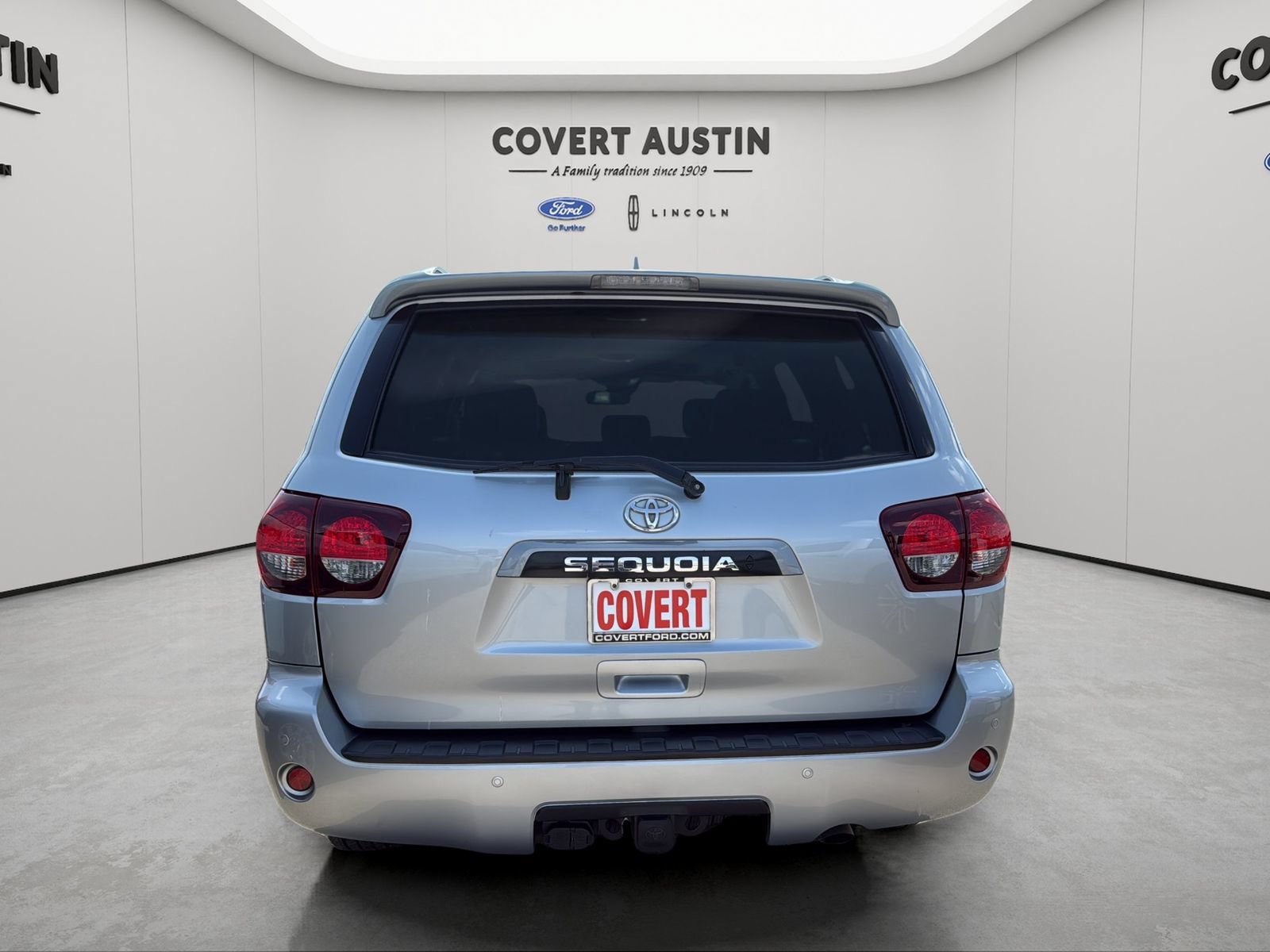 Used 2021 Toyota Sequoia Limited w/ Safety & Convenience Package AWD/4WD image 4
