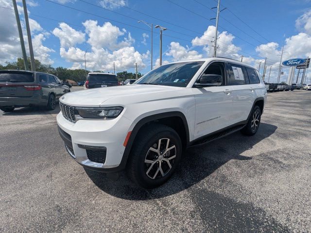 Used 2023 Jeep Grand Cherokee L Limited w/ Luxury Tech Group II AWD/4WD image 9