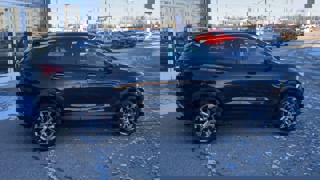 Used 2021 Buick Encore GX Select w/ Experience Buick Package image 2