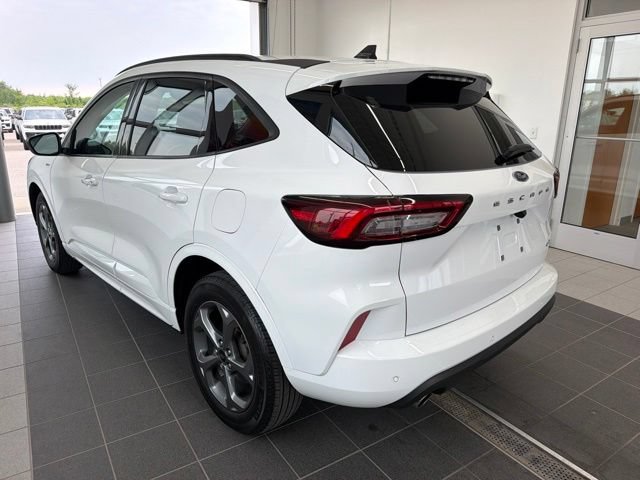 Certified 2023 Ford Escape ST-Line w/ Tech Pack #1 AWD/4WD image 3
