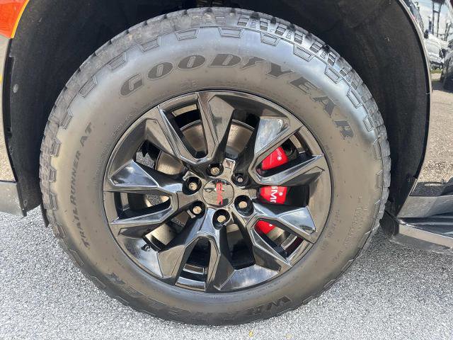 Used 2021 GMC Yukon XL SLT w/ SLT Premium Package image 9