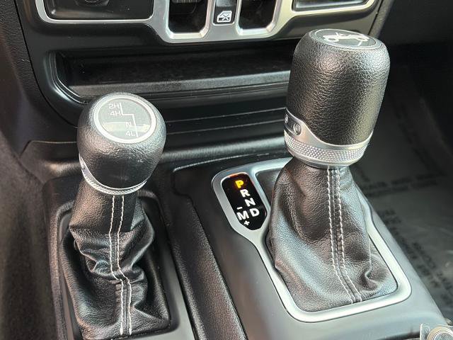 Used 2018 Jeep Wrangler Unlimited Sahara AWD/4WD image 12