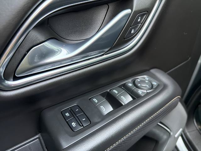 Used 2023 GMC Yukon SLT w/ SLT Premium Package AWD/4WD image 19