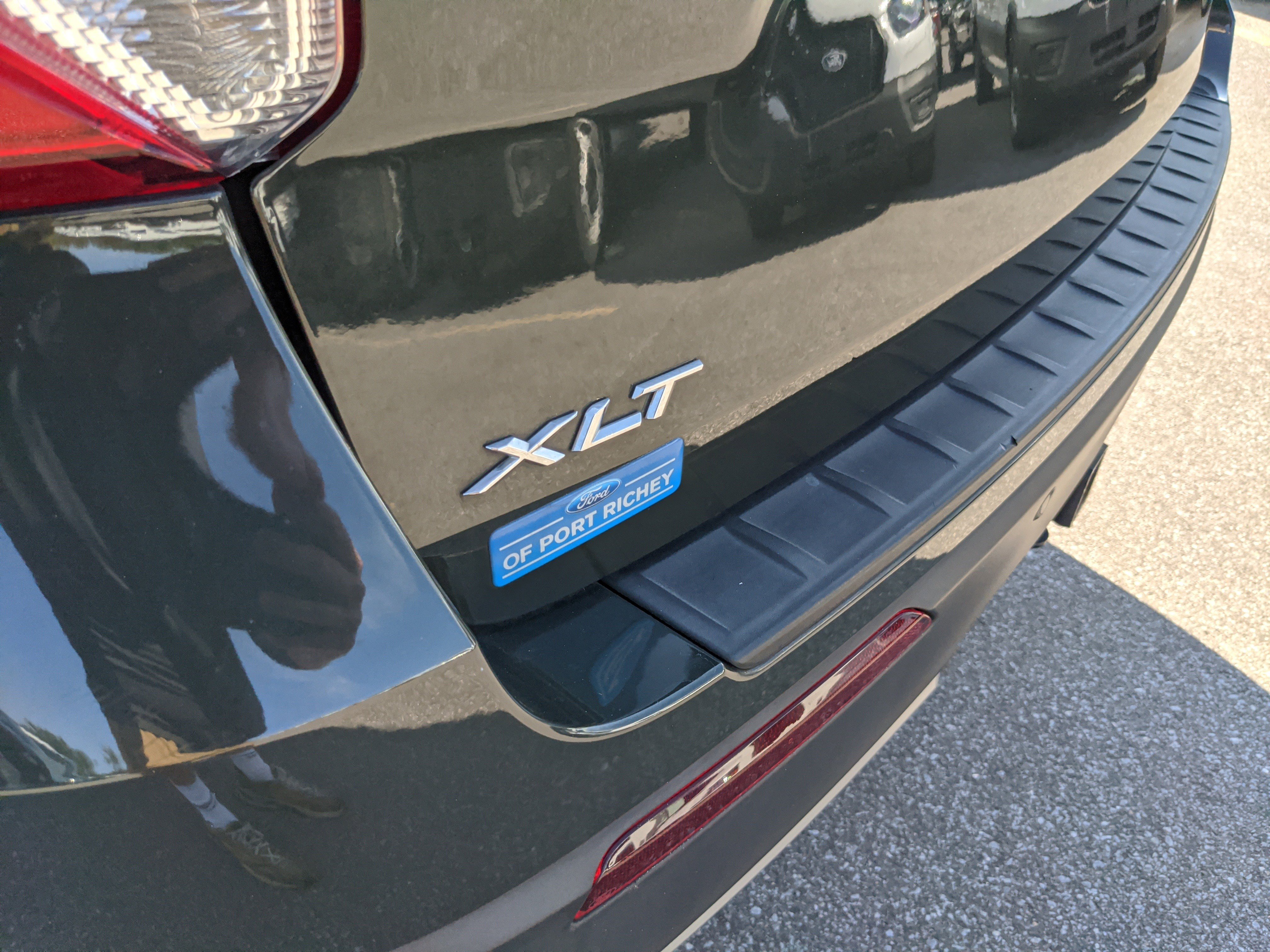 Certified 2022 Ford Explorer XLT w/ Equipment Group 202A image 12