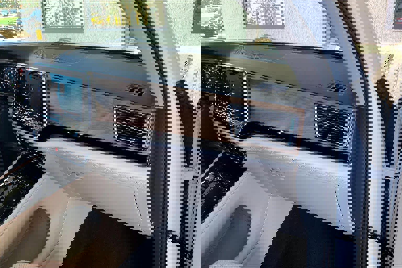 Used 2024 Volkswagen Atlas SE FWD image 18