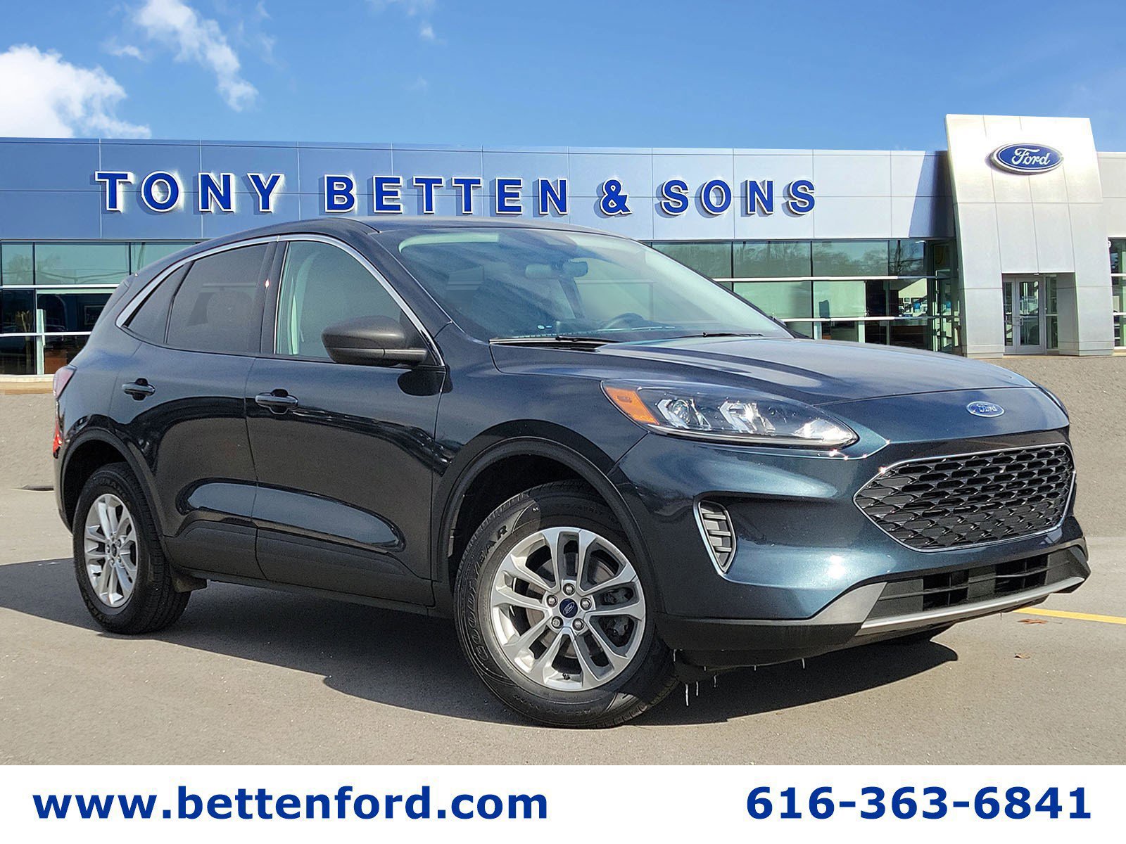 Certified 2022 Ford Escape SE w/ Cold Weather Package AWD/4WD image 4