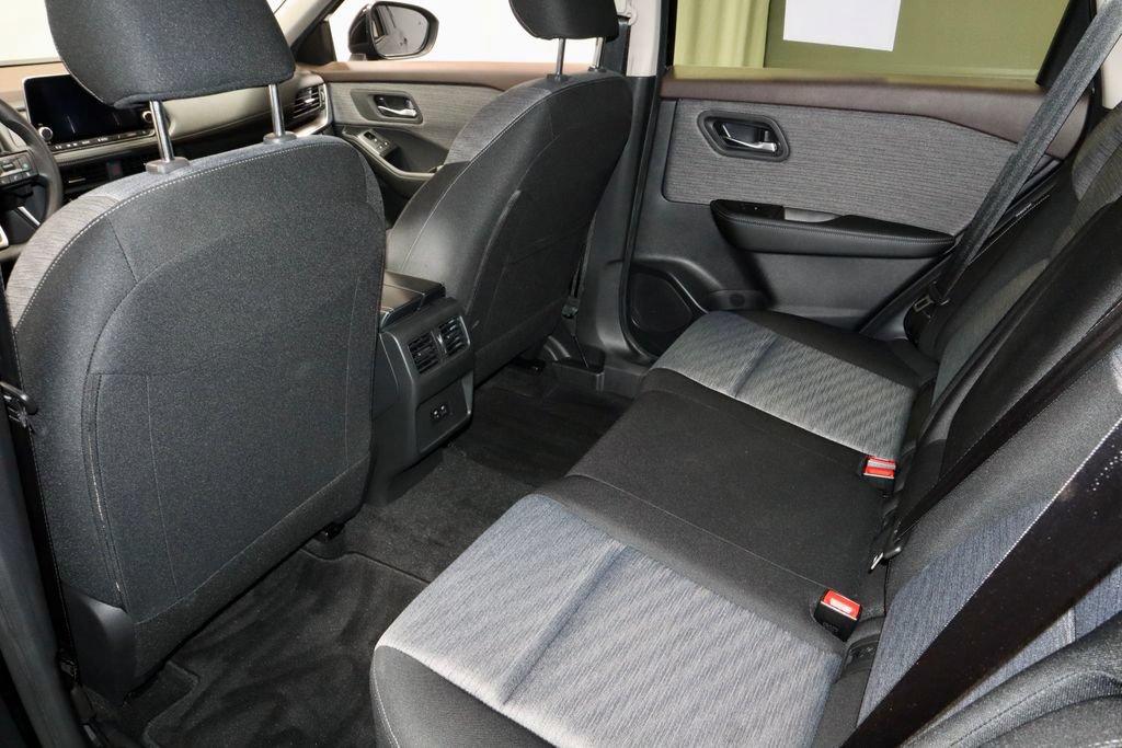 Used 2023 Nissan Rogue SV AWD/4WD image 20