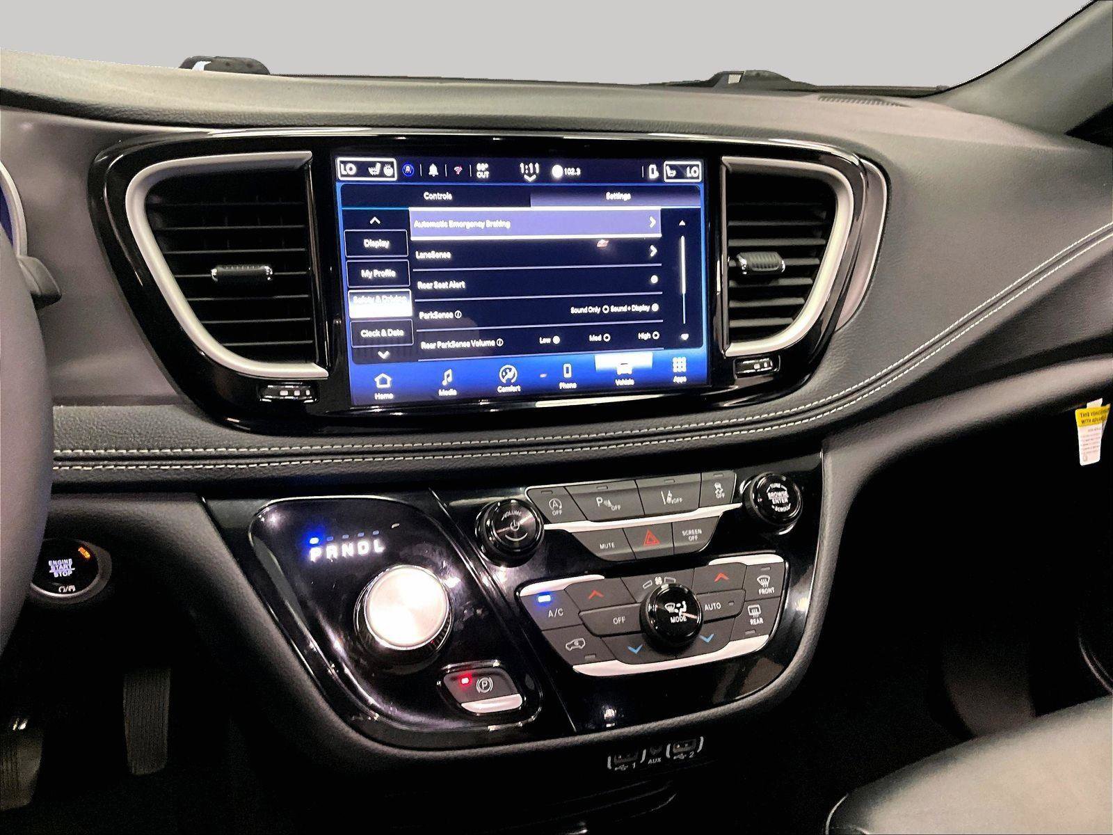 Used 2025 Chrysler Pacifica Select image 6