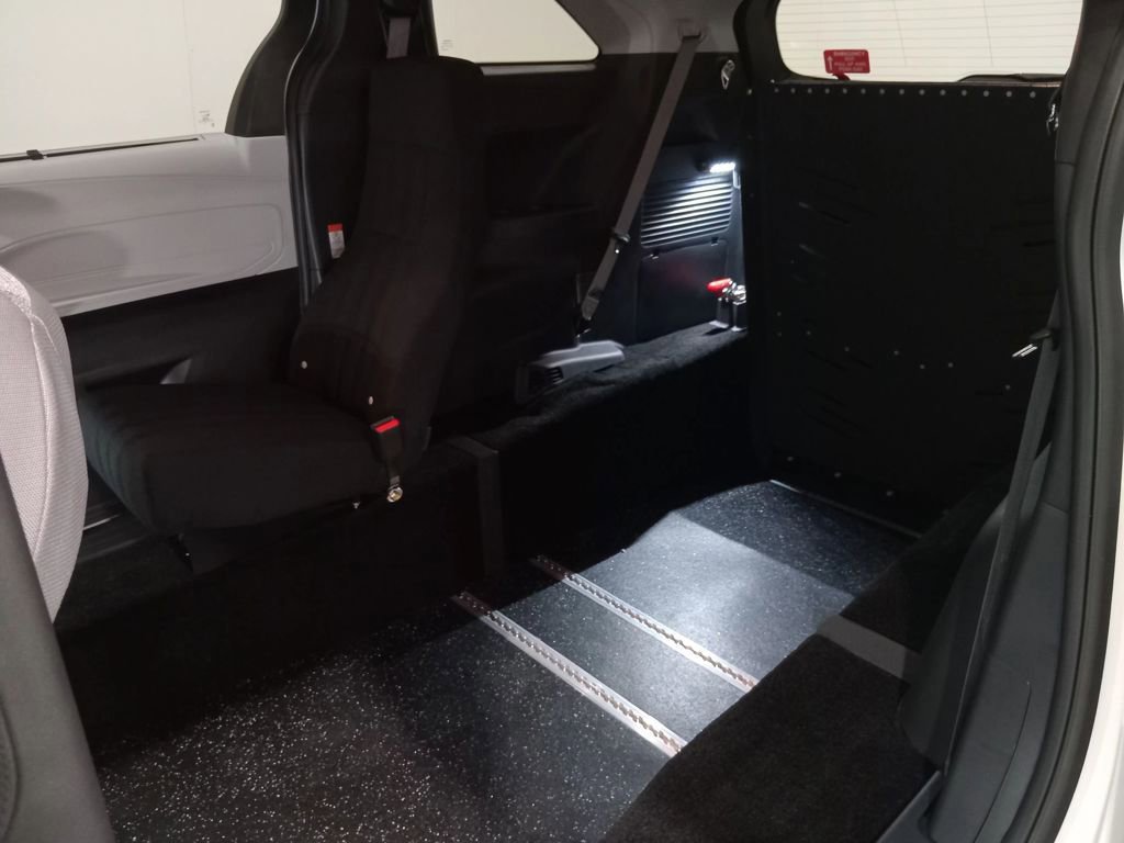 Used 2025 Toyota Sienna LE image 11