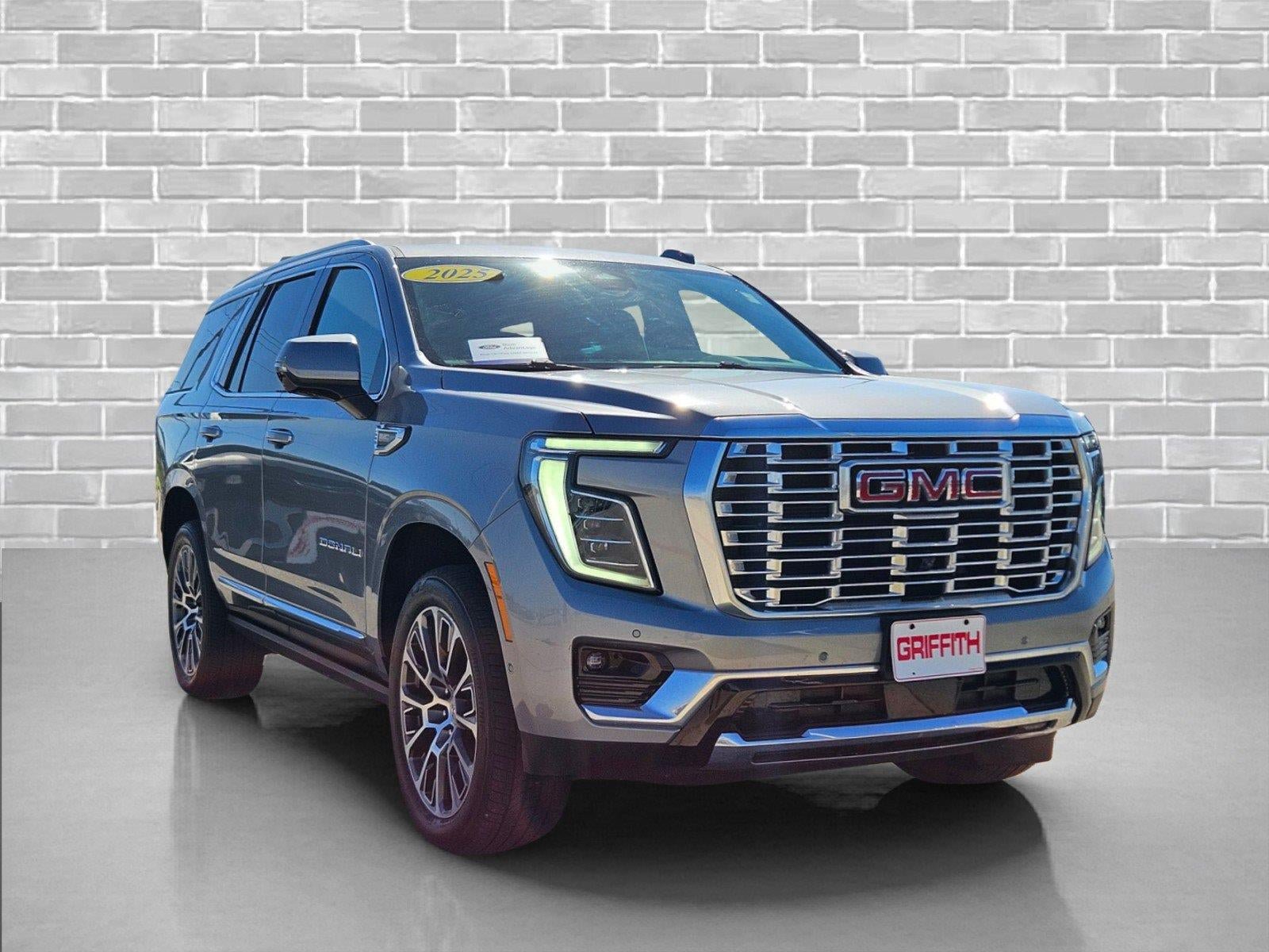 Used 2025 GMC Yukon Denali w/ Sun & Power Step Package AWD/4WD image 3