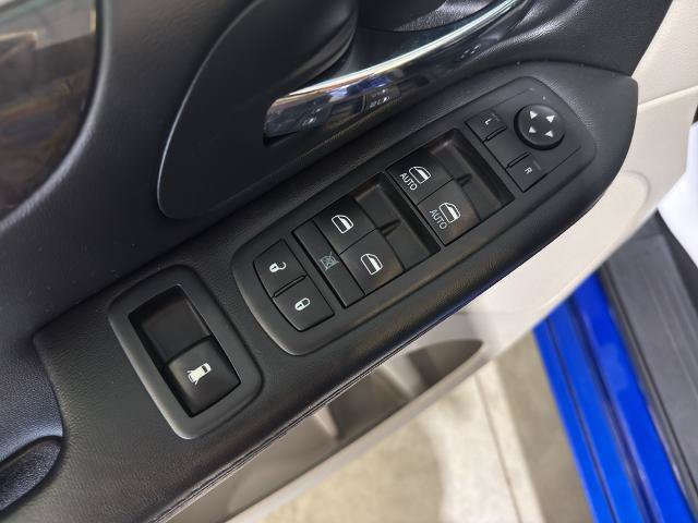 Used 2019 Dodge Grand Caravan SE w/ UConnect Hands-Free Group FWD image 12
