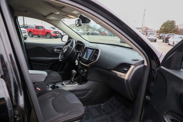 Used 2017 Jeep Cherokee Latitude image 28