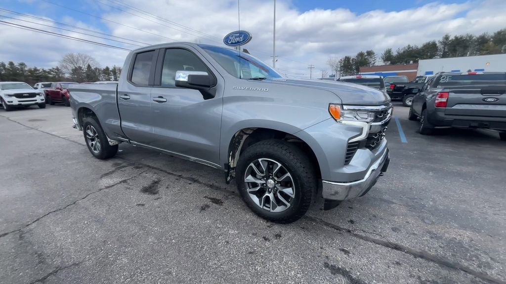 Used 2024 Chevrolet Silverado 1500 LT AWD/4WD image 13