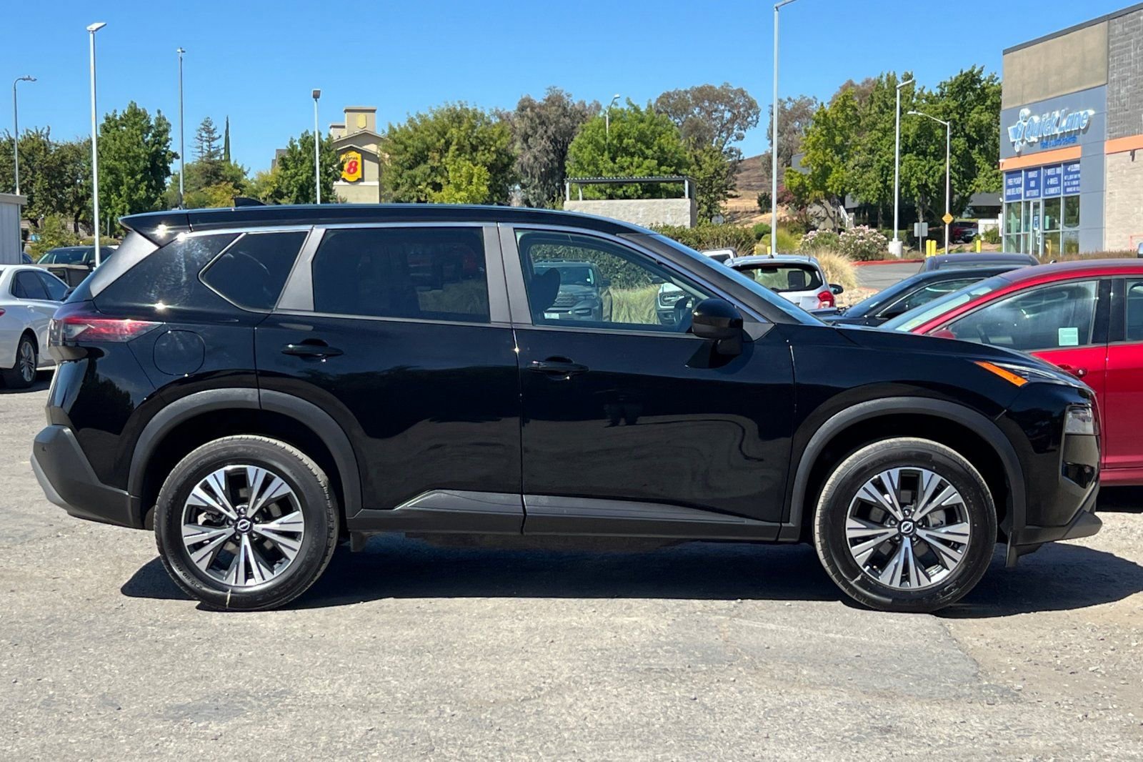 Used 2023 Nissan Rogue SV image 6