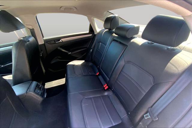 Used 2022 Volkswagen Passat 2.0T SE FWD image 21