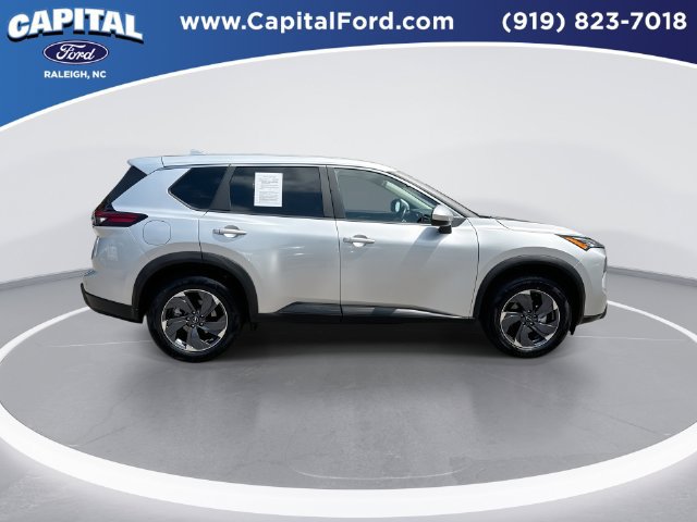 Used 2025 Nissan Rogue SV FWD image 9