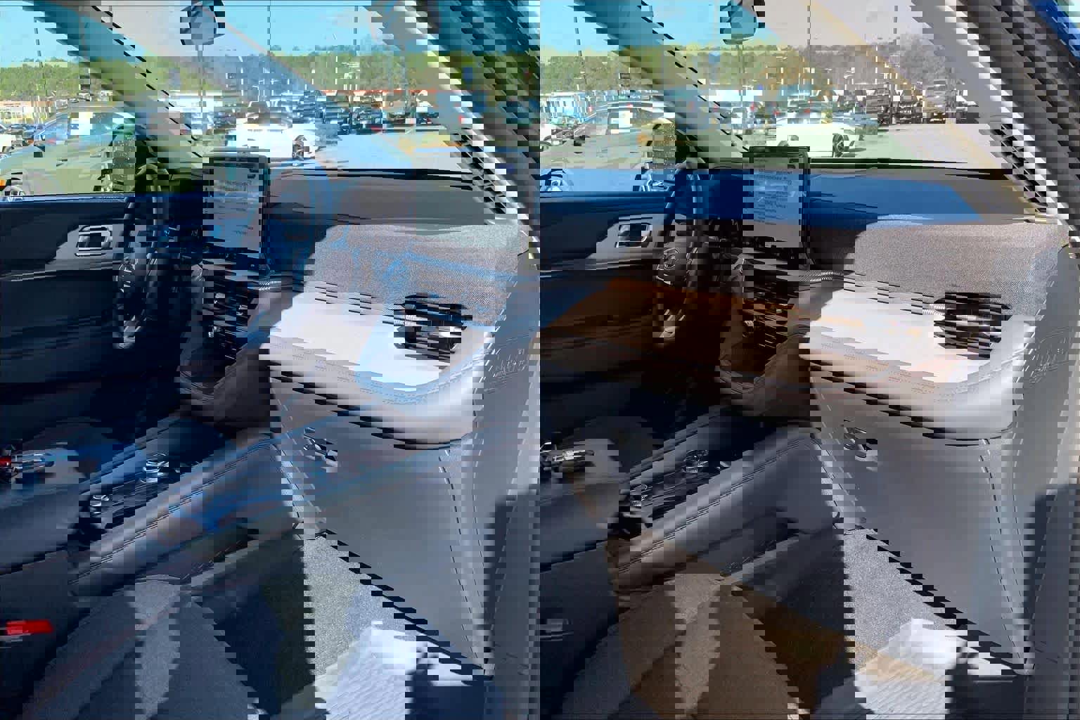 Certified 2025 Ford Explorer Active image 17