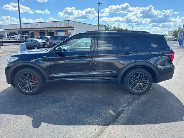 Certified 2025 Ford Explorer ST-Line w/ Premium Package AWD/4WD image 4