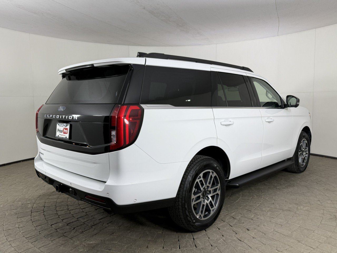 Certified 2025 Ford Expedition Active AWD/4WD image 9