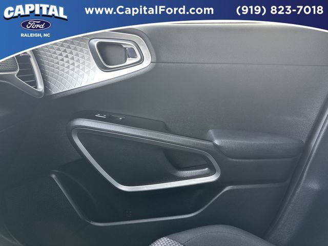 Used 2025 Kia Soul LX w/ LX Technology Package image 27