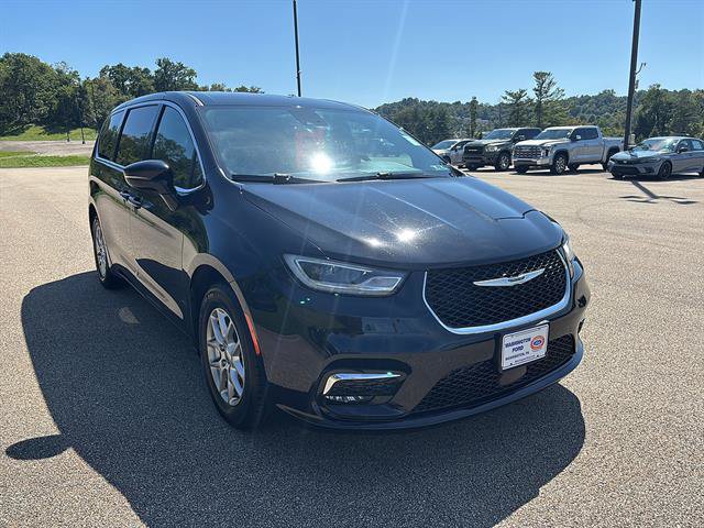 Used 2025 Chrysler Pacifica Select FWD image 6