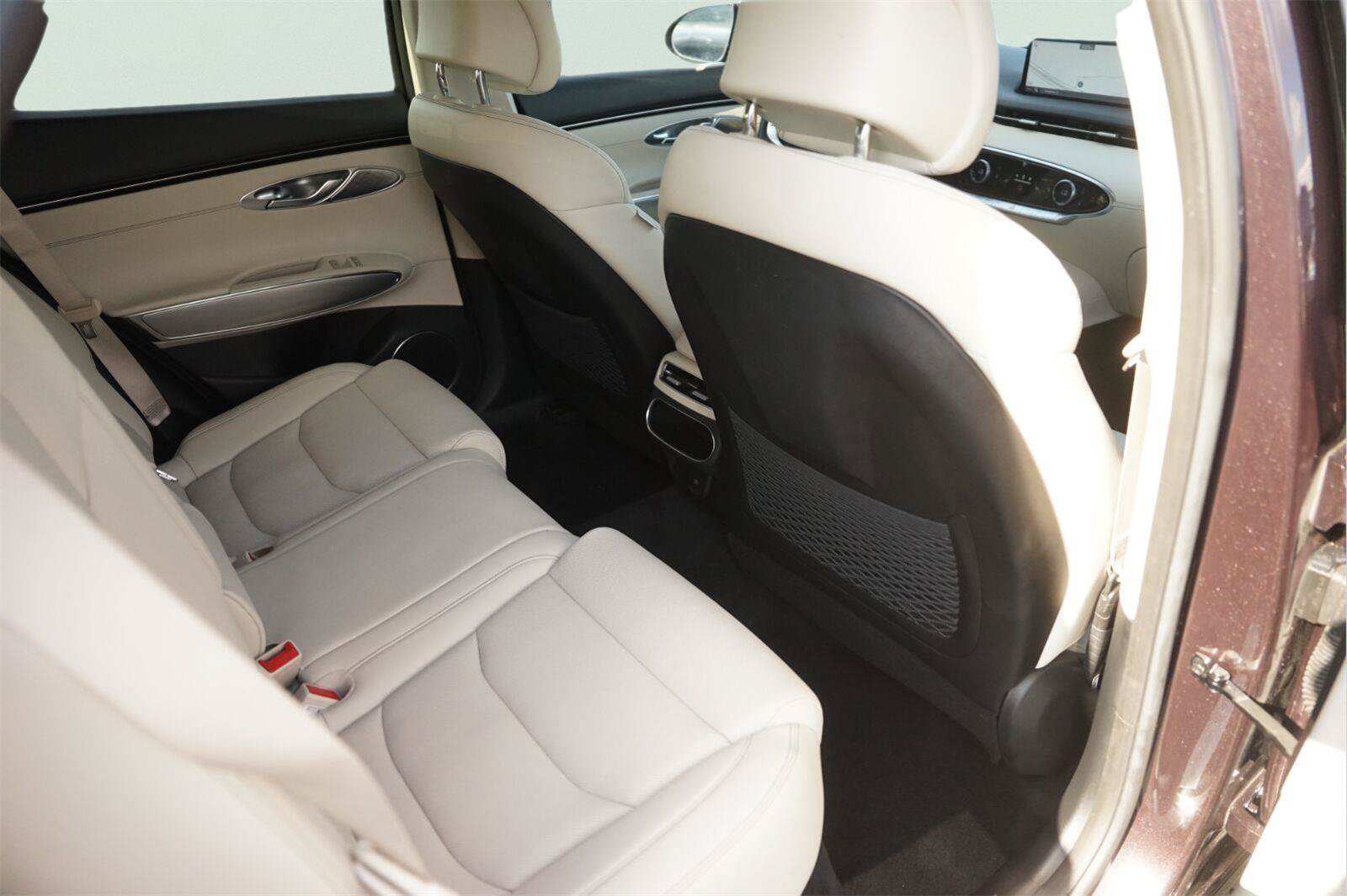 Used 2022 Genesis GV70 2.5T w/ Select Package AWD/4WD image 15