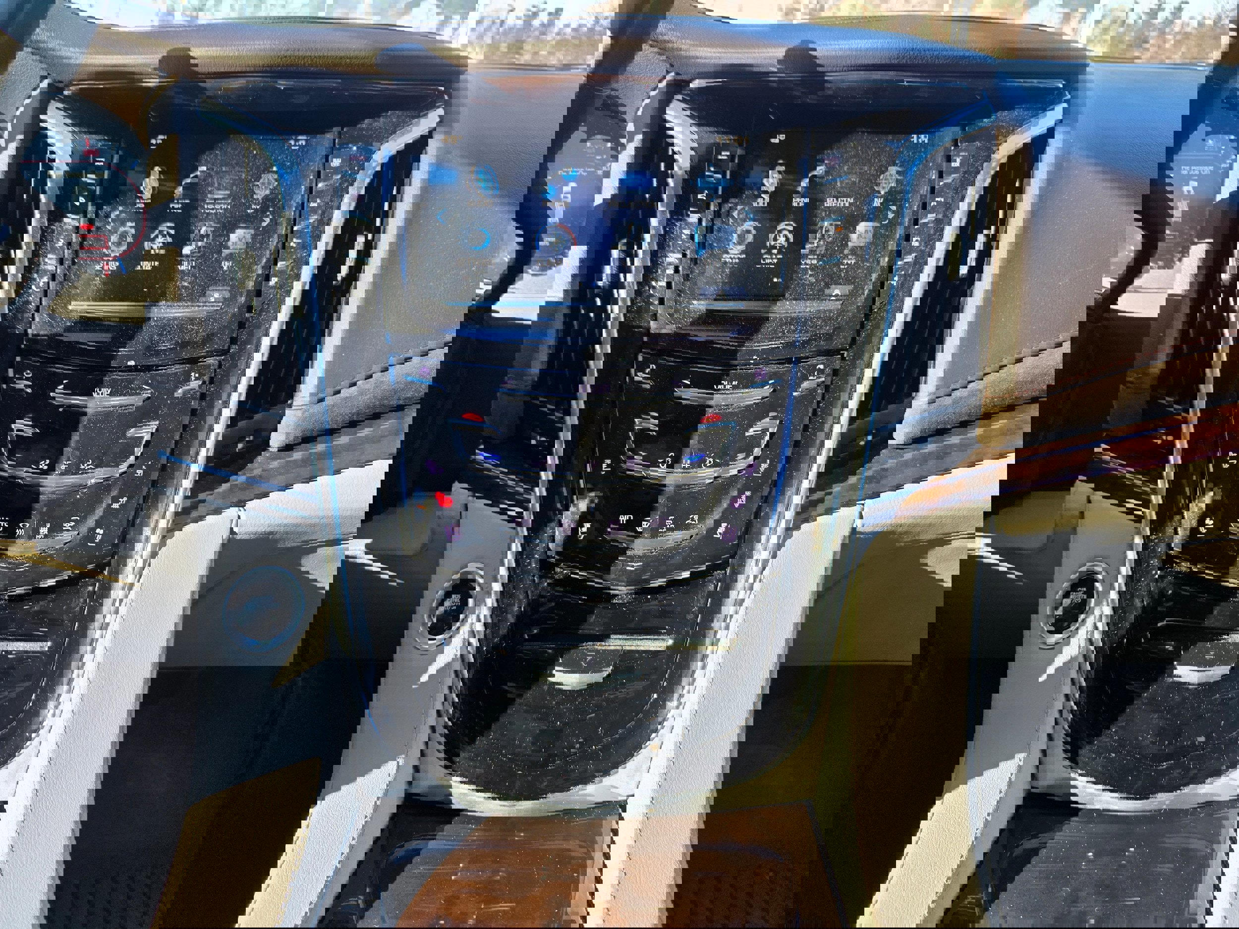 Used 2017 Cadillac Escalade Premium Luxury image 11