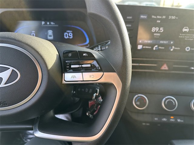 Used 2025 Hyundai Elantra SE image 28