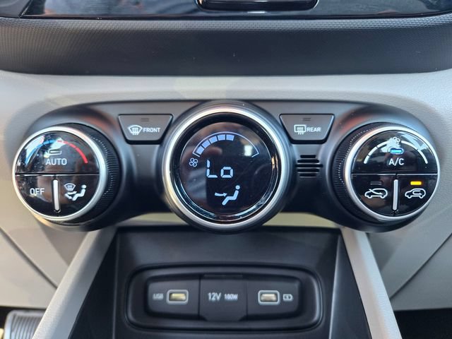 Used 2022 Hyundai Venue SEL FWD image 15