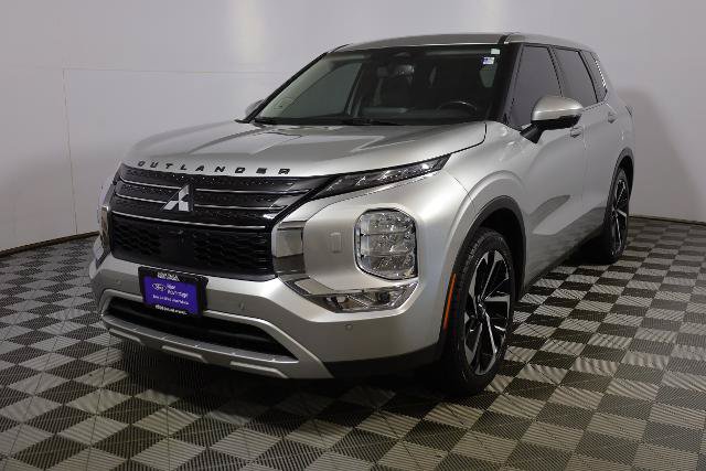 Used 2024 Mitsubishi Outlander SE AWD/4WD image 3