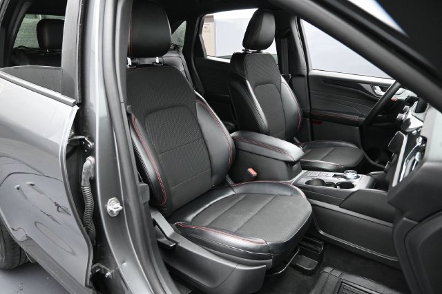 Certified 2025 Ford Escape ST-Line FWD image 30