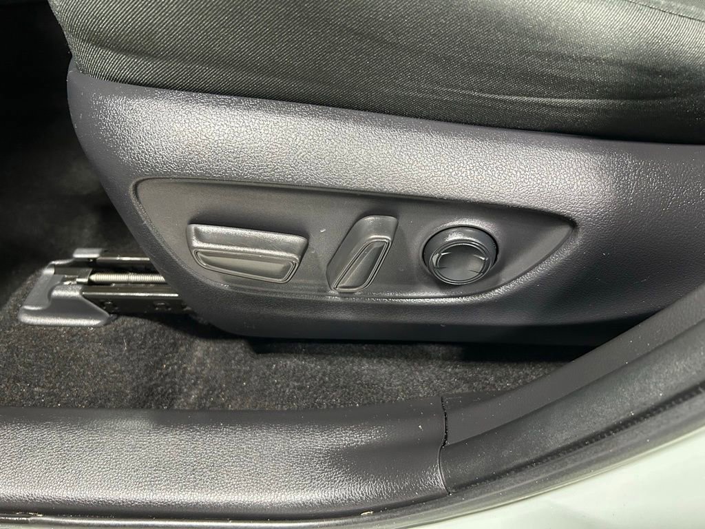 Used 2019 Toyota RAV4 XLE w/ Convenience Package AWD/4WD image 12