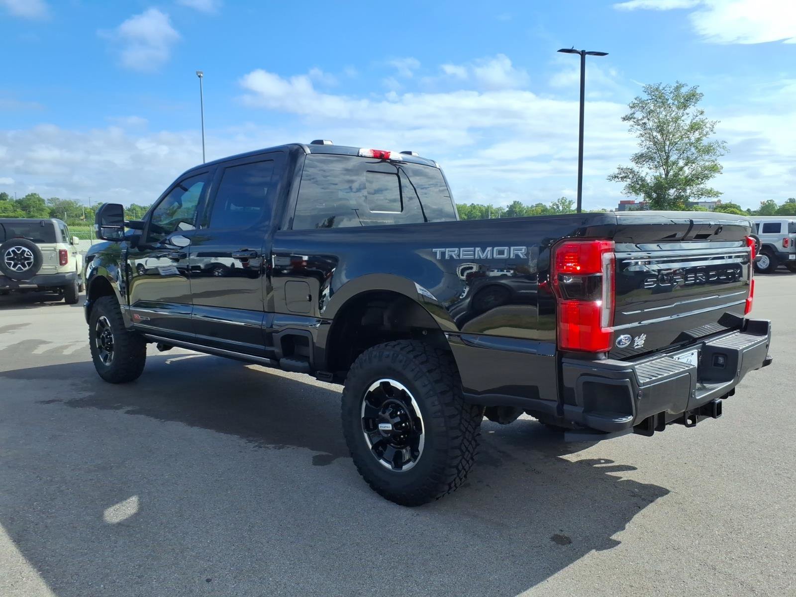 Certified 2026 Ford F250 Platinum w/ Tremor Off-Road Package AWD/4WD image 5
