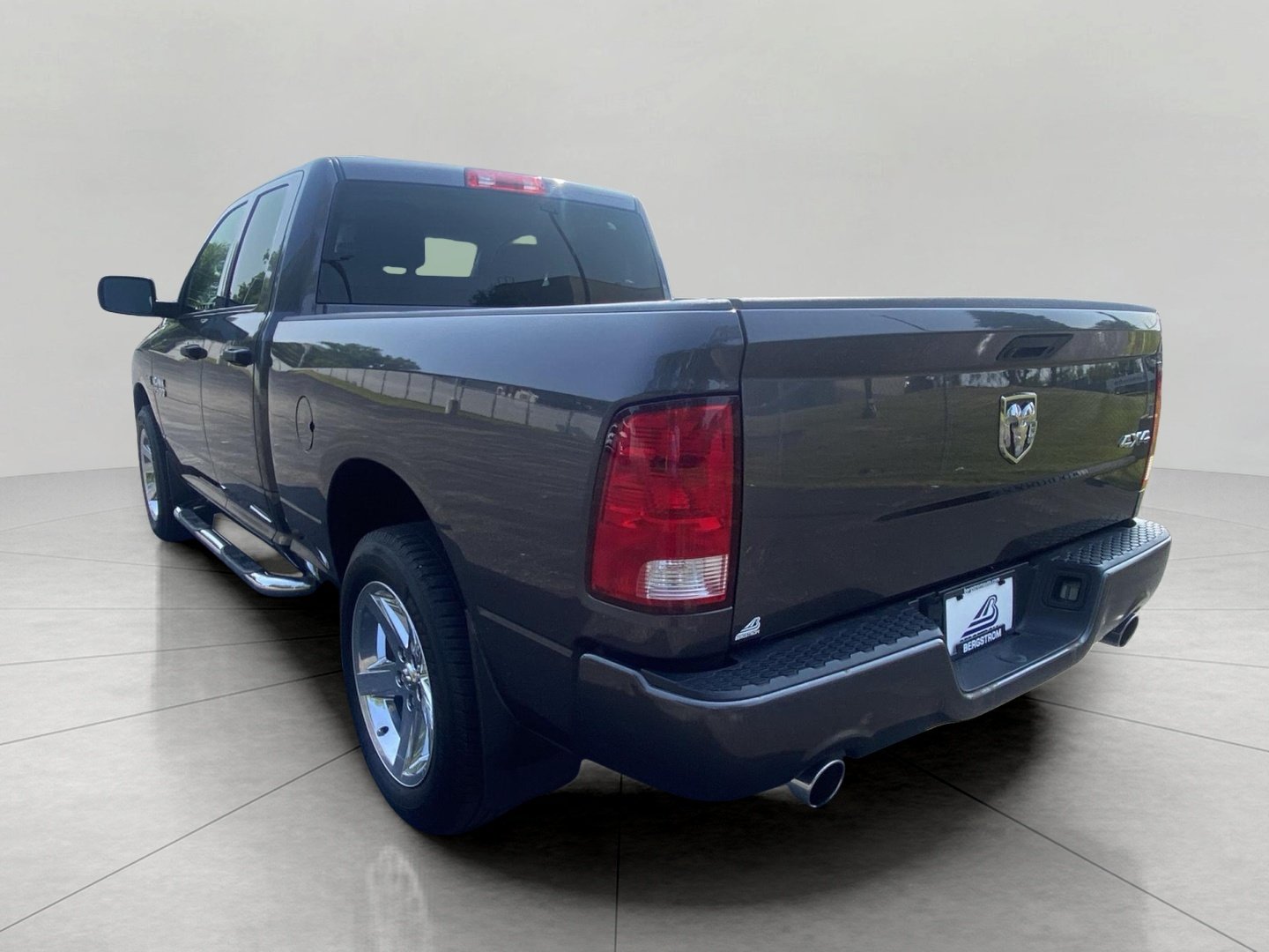 Used 2017 RAM 1500 Express AWD/4WD image 8