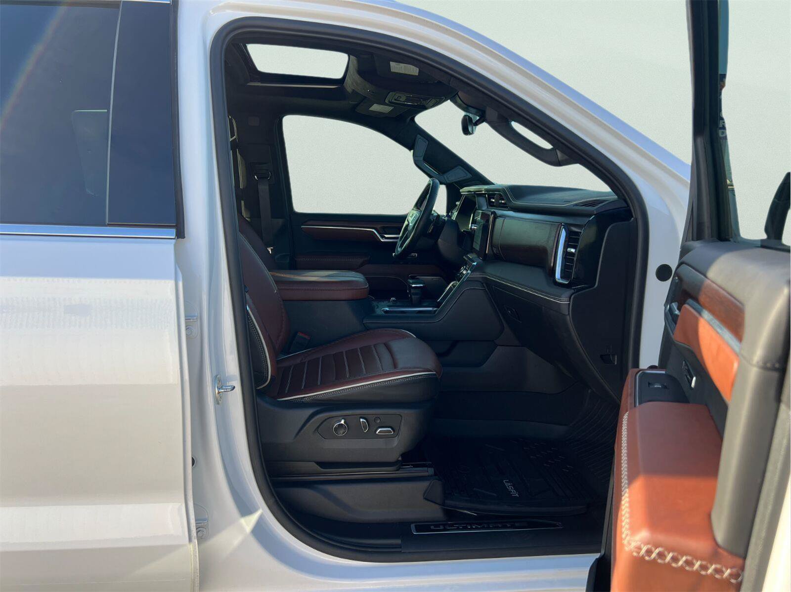 Used 2024 GMC Sierra 1500 Denali Ultimate AWD/4WD image 38