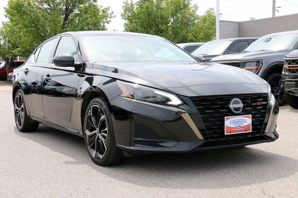 Used 2024 Nissan Altima 2.5 SR FWD image 4