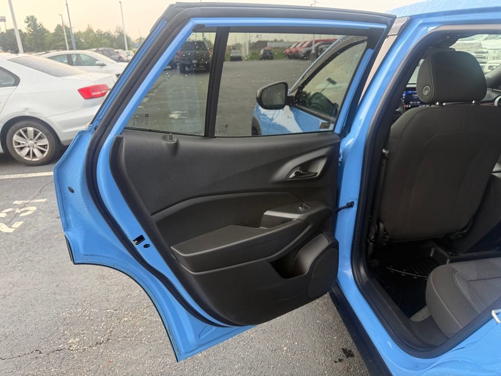 Used 2024 Chevrolet Trax RS FWD image 37