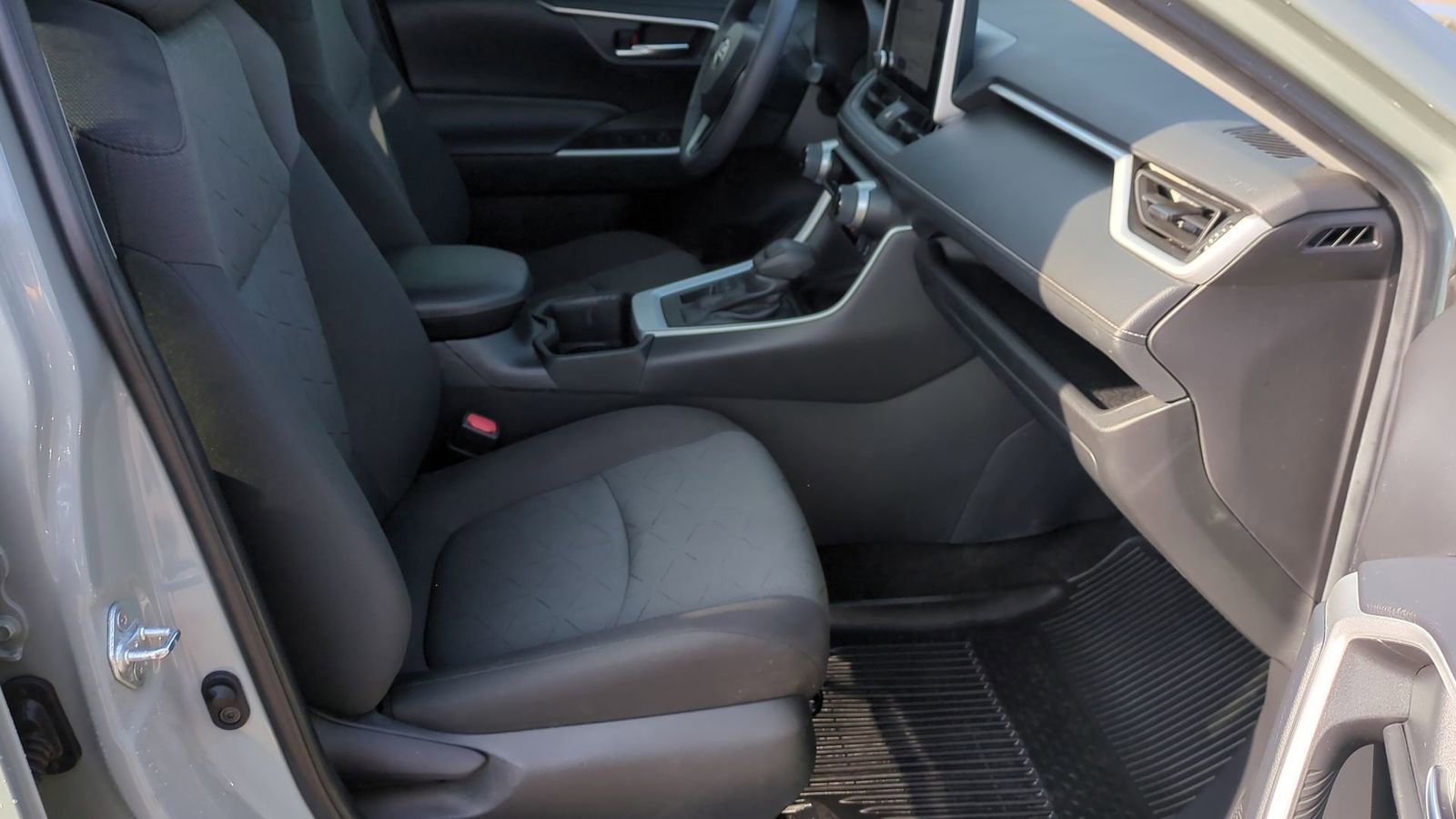 Used 2023 Toyota RAV4 XLE image 23