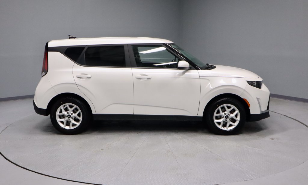 Used 2023 Kia Soul LX w/ LX Technology Package FWD image 11
