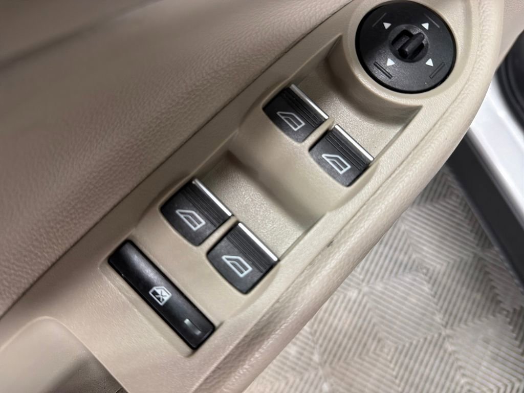 Certified 2017 Ford Escape SE w/ Equipment Group 201A image 17