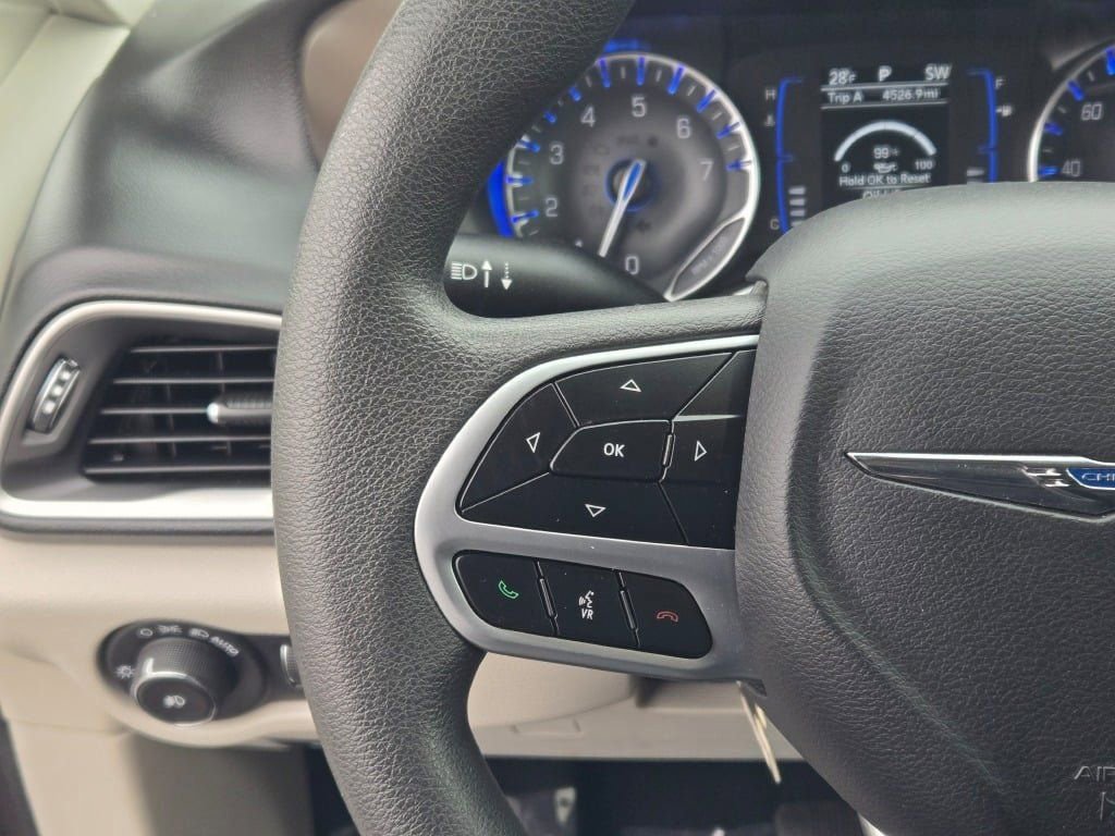 Used 2018 Chrysler Pacifica Touring Plus w/ Tire & Wheel Group image 31