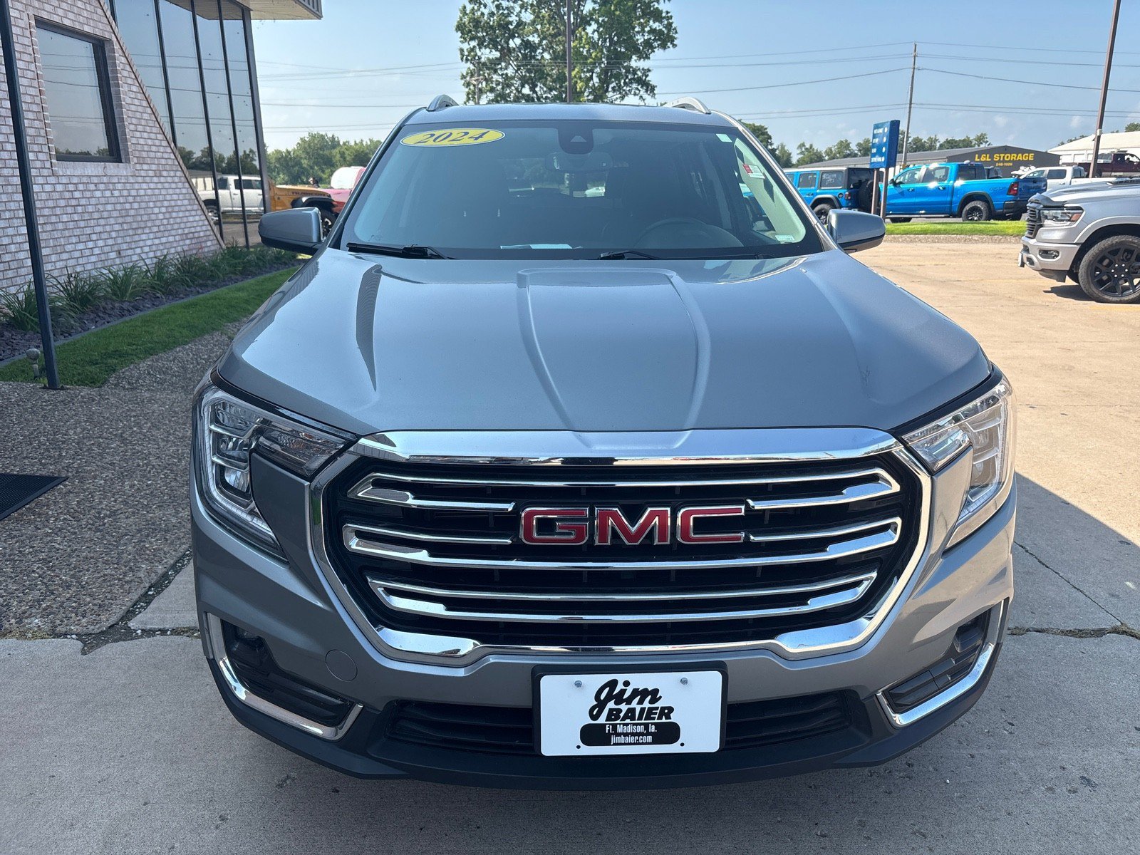 Used 2024 GMC Terrain SLT AWD/4WD image 6