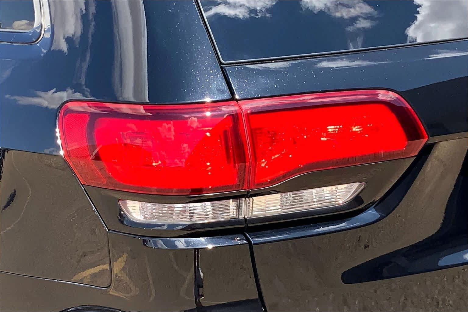 Used 2022 Jeep Grand Cherokee Laredo X RWD image 29