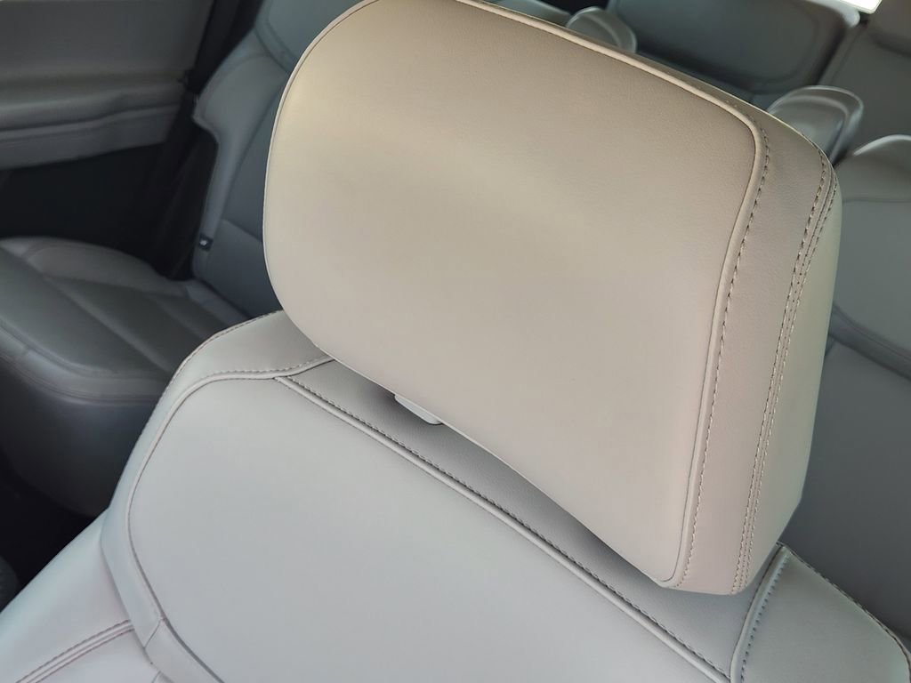 Certified 2025 Ford Expedition Active image 14