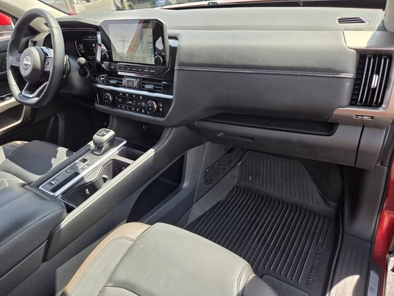 Used 2024 Nissan Pathfinder Platinum FWD image 19